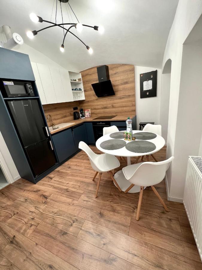 Apartment R&L Lazovna Apt 1 - Old Town And Parking バンスカー・ビストリツァ エクステリア 写真