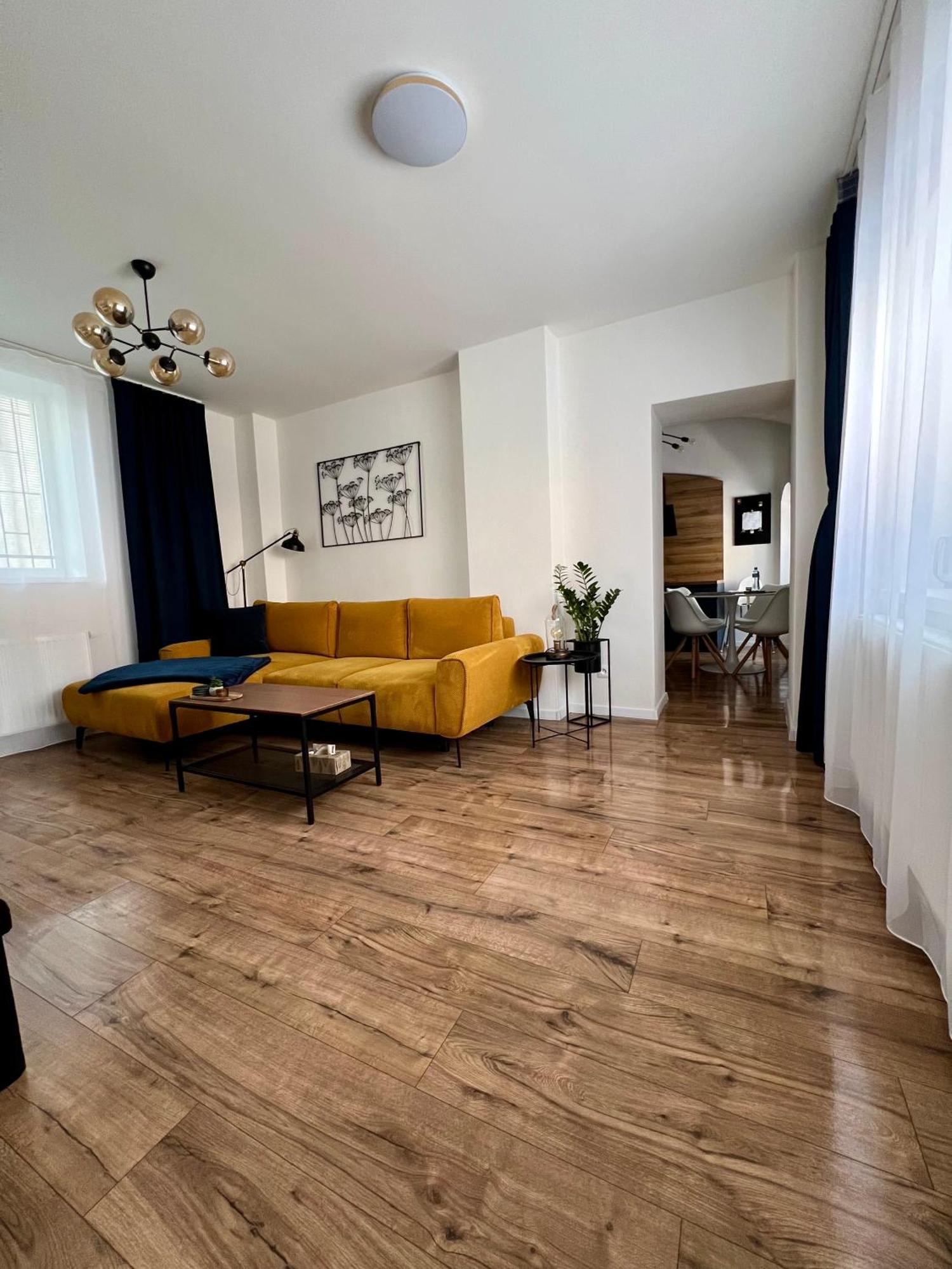 Apartment R&L Lazovna Apt 1 - Old Town And Parking バンスカー・ビストリツァ エクステリア 写真